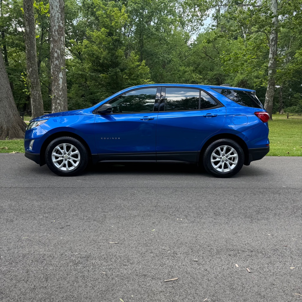 Photo 2 of this CHEVROLET EQUINOX