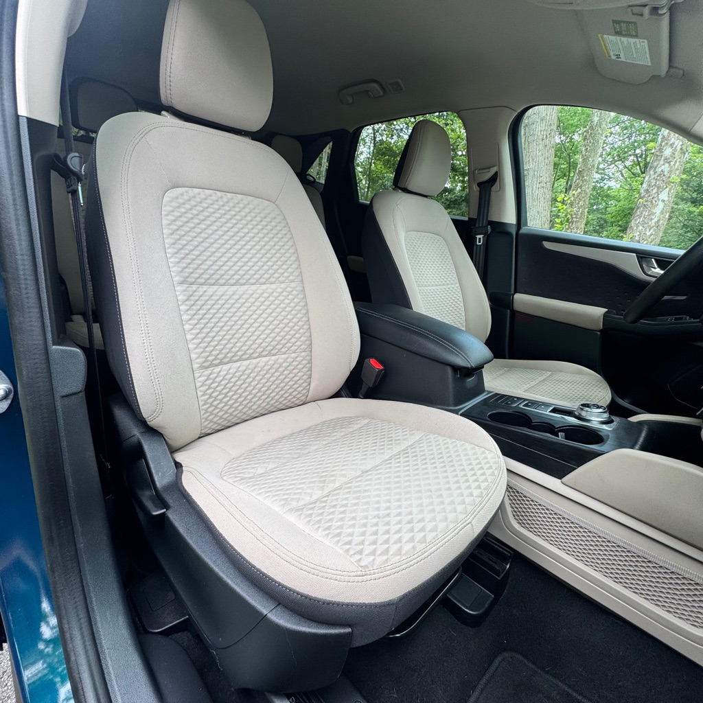Photo 10 of this FORD ESCAPE