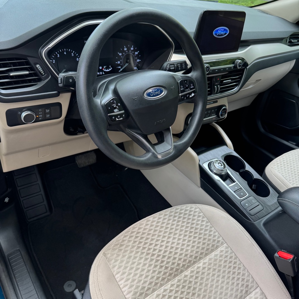 Photo 8 of this FORD ESCAPE