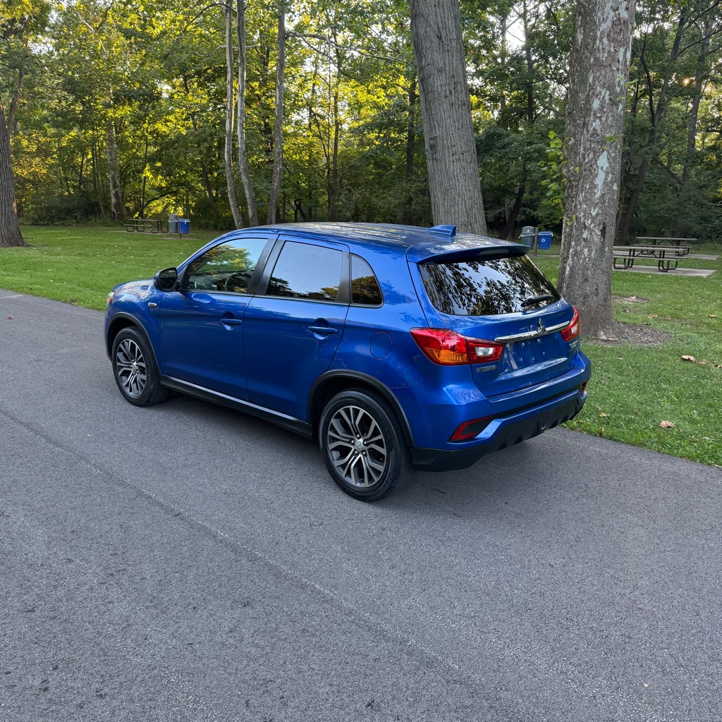 Photo 3 of this MITSUBISHI OUTLANDER SPORT