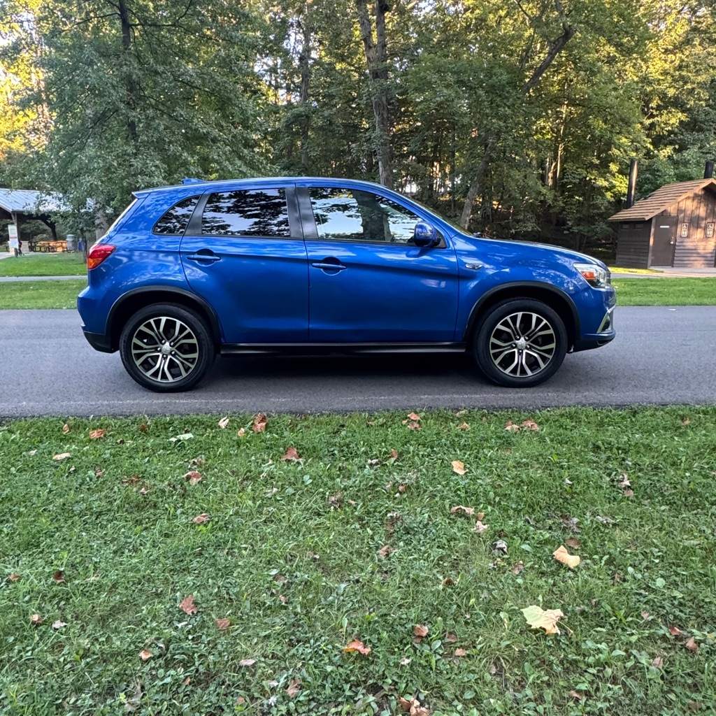 Photo 5 of this MITSUBISHI OUTLANDER SPORT