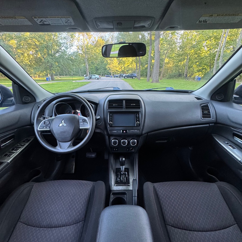 Photo 7 of this MITSUBISHI OUTLANDER SPORT