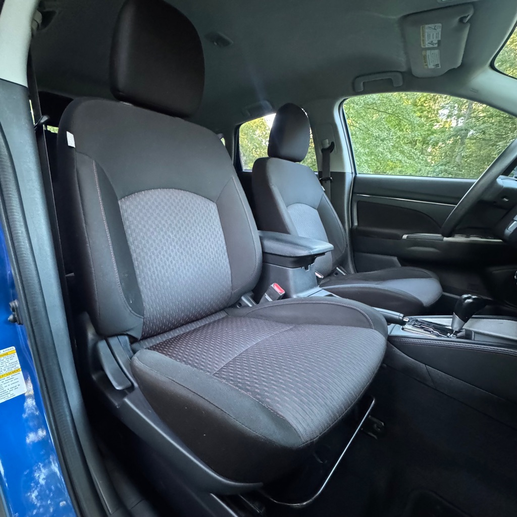Photo 8 of this MITSUBISHI OUTLANDER SPORT