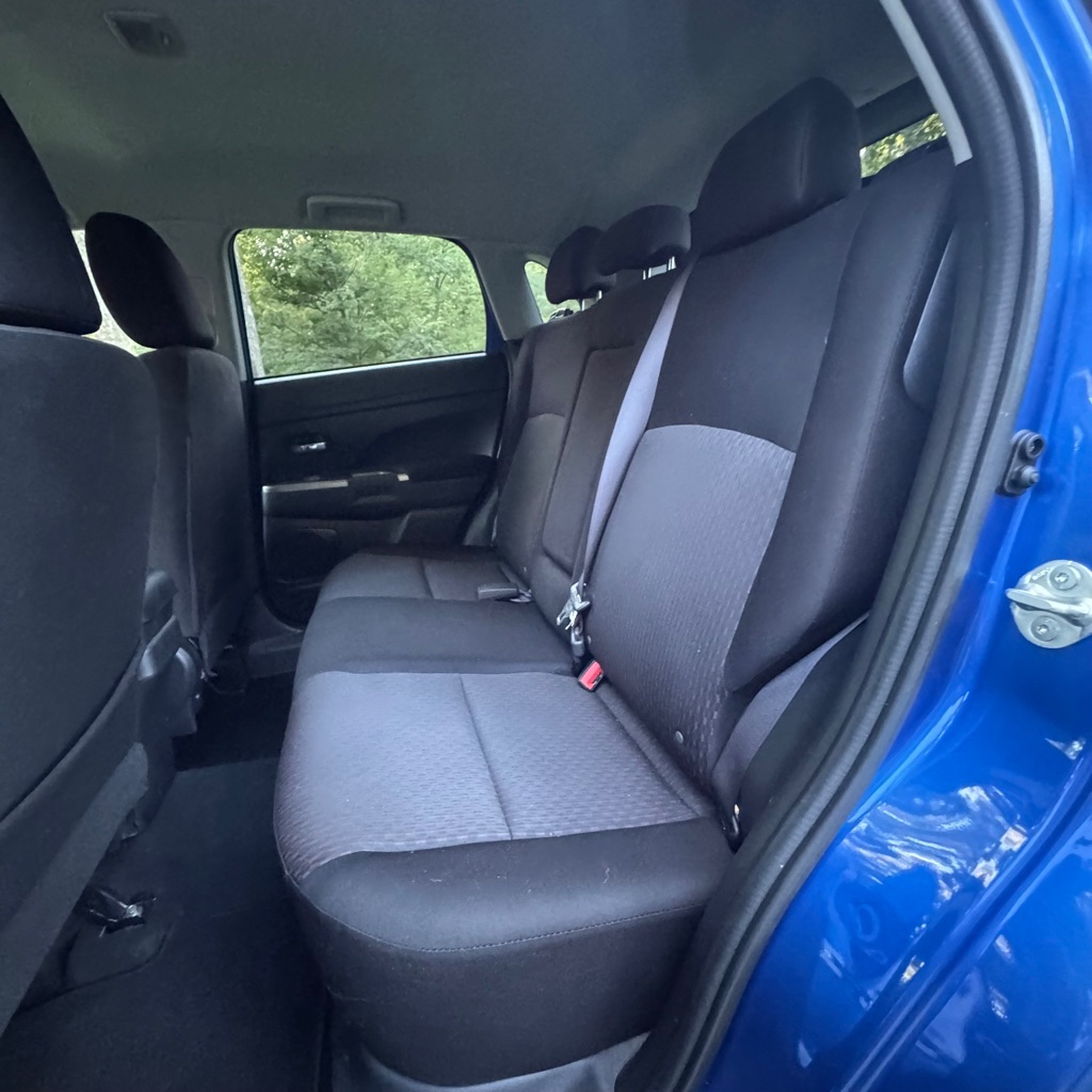 Photo 9 of this MITSUBISHI OUTLANDER SPORT