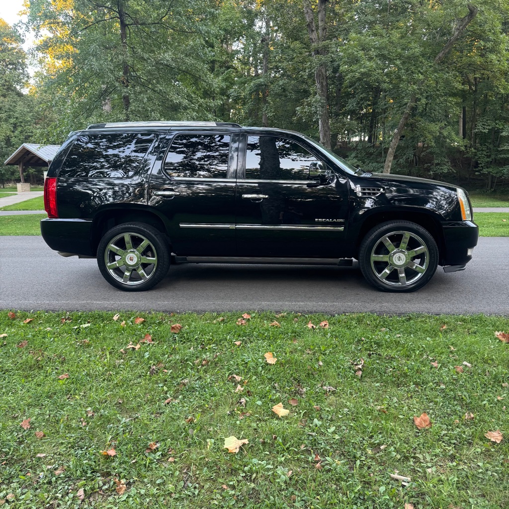 Photo 5 of this CADILLAC ESCALADE