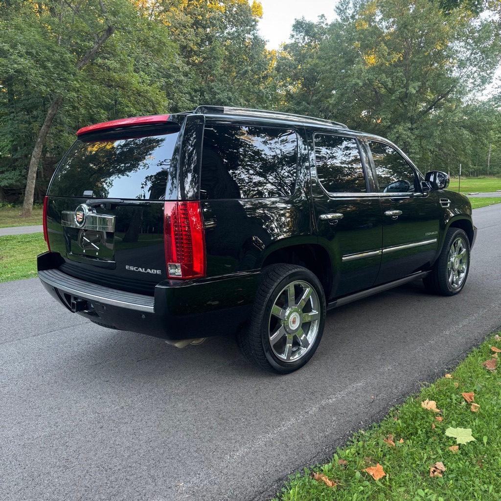 Photo 4 of this CADILLAC ESCALADE
