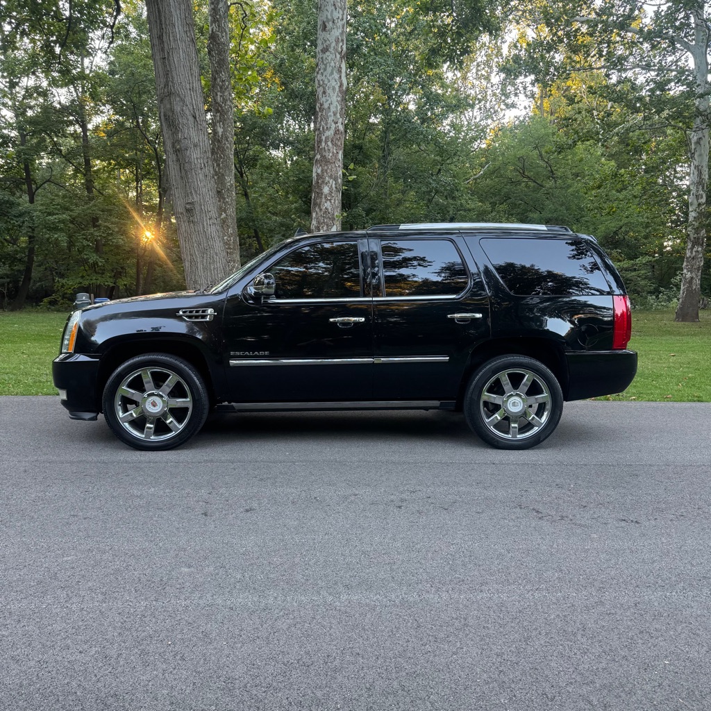 Photo 2 of this CADILLAC ESCALADE
