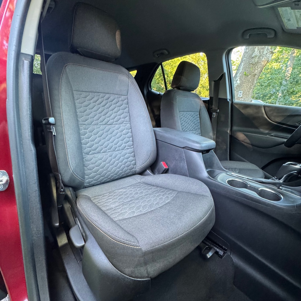 Photo 9 of this CHEVROLET EQUINOX