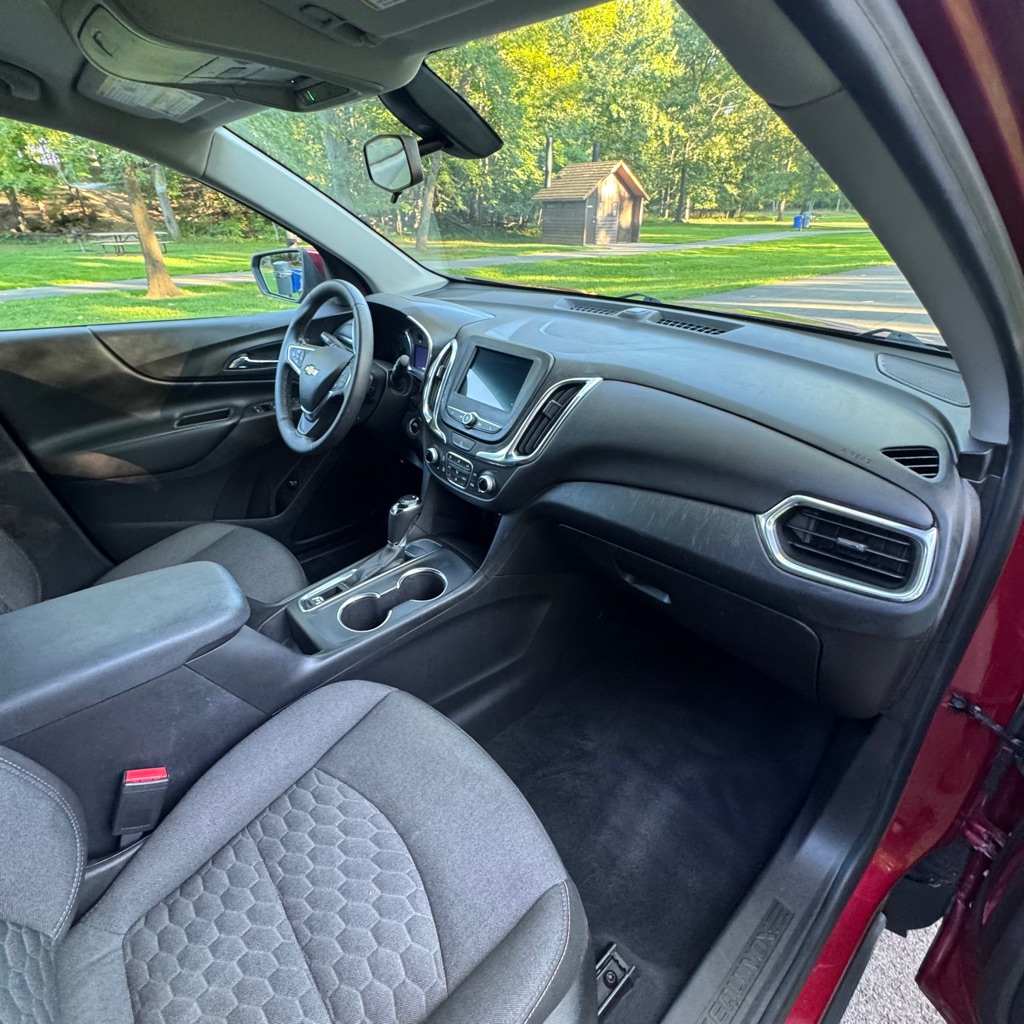 Photo 8 of this CHEVROLET EQUINOX