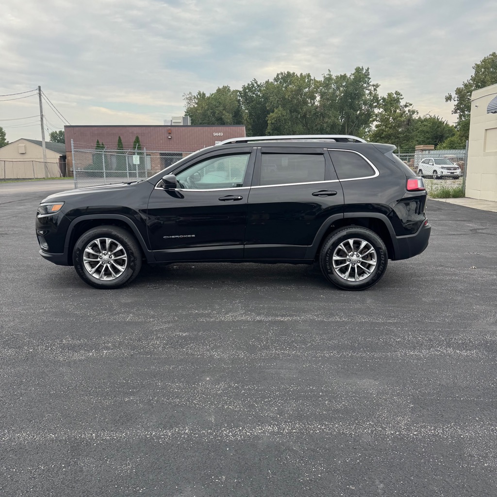 Photo 2 of this JEEP CHEROKEE