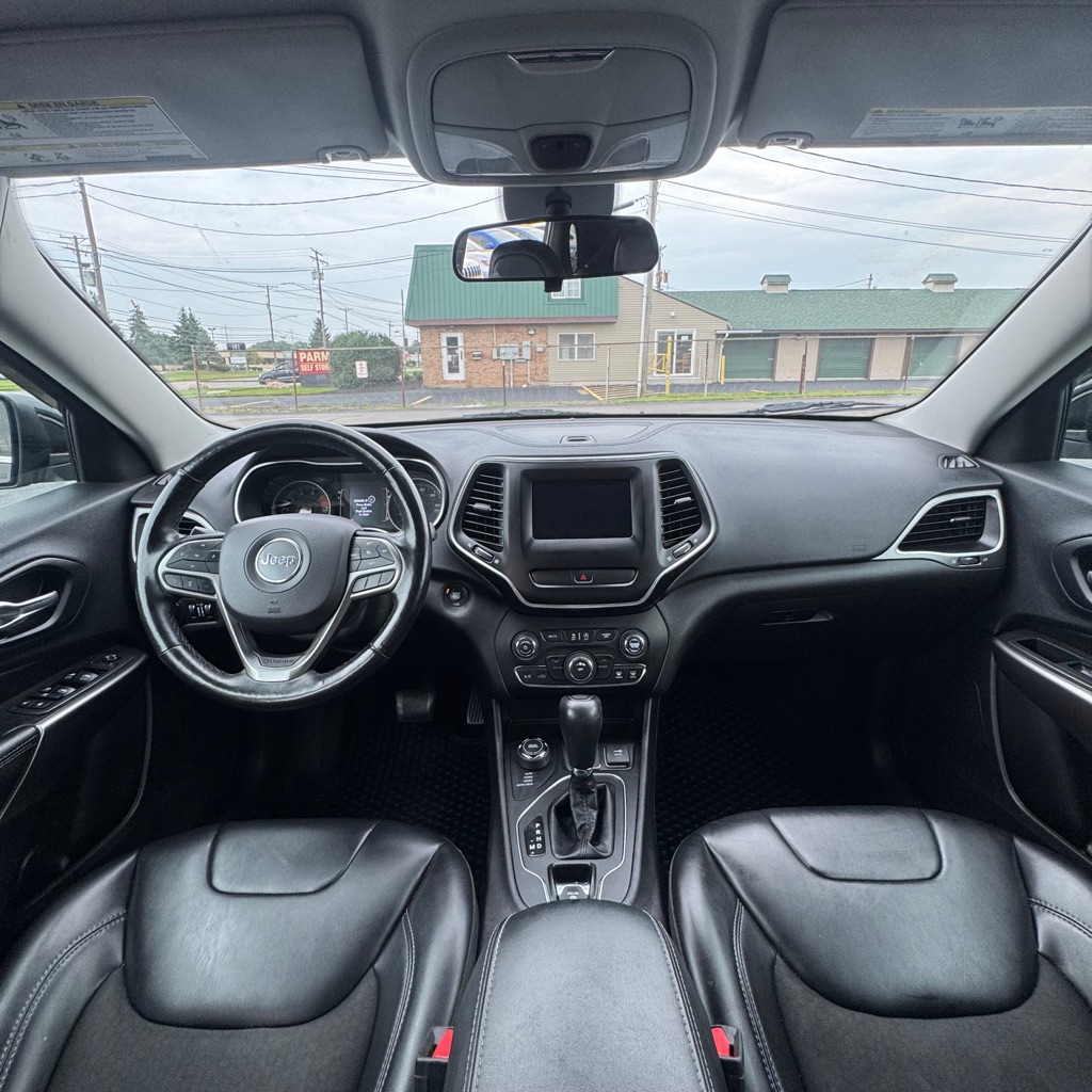 Photo 8 of this JEEP CHEROKEE