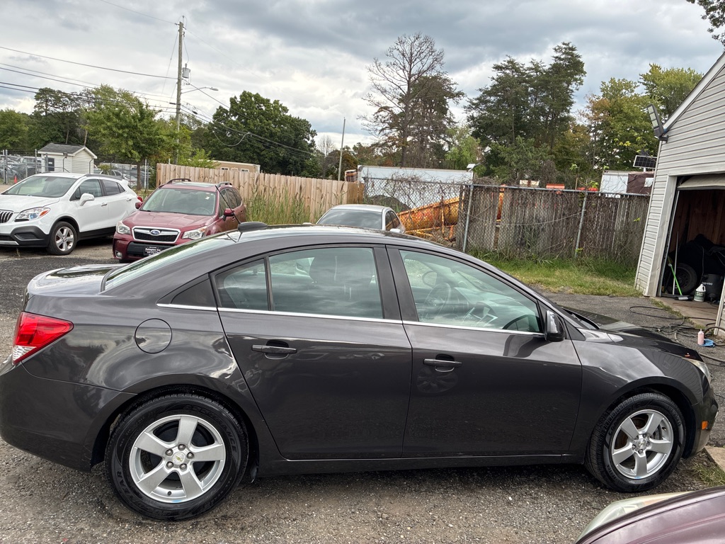 Photo 8 of this CHEVROLET CRUZE