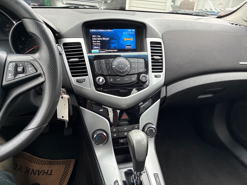 Photo 15 of this CHEVROLET CRUZE