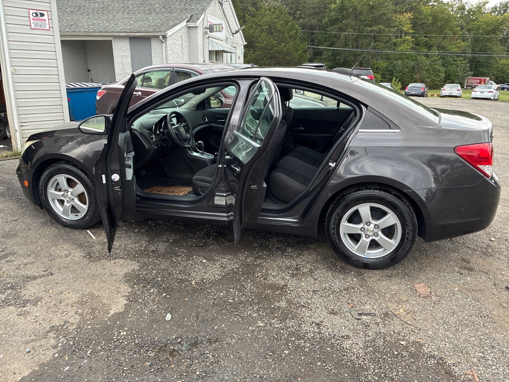 Photo 10 of this CHEVROLET CRUZE