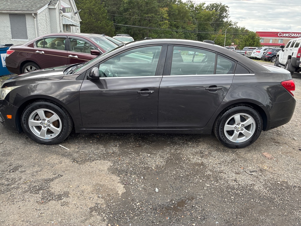 Photo 4 of this CHEVROLET CRUZE