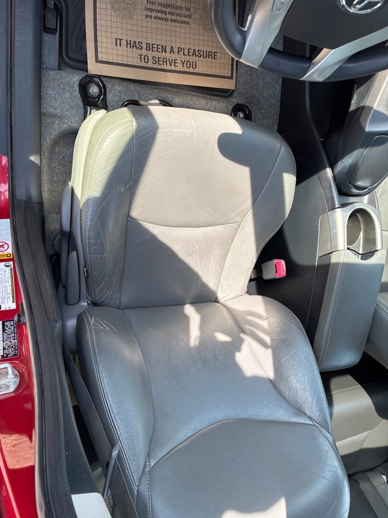 Photo 17 of this TOYOTA PRIUS