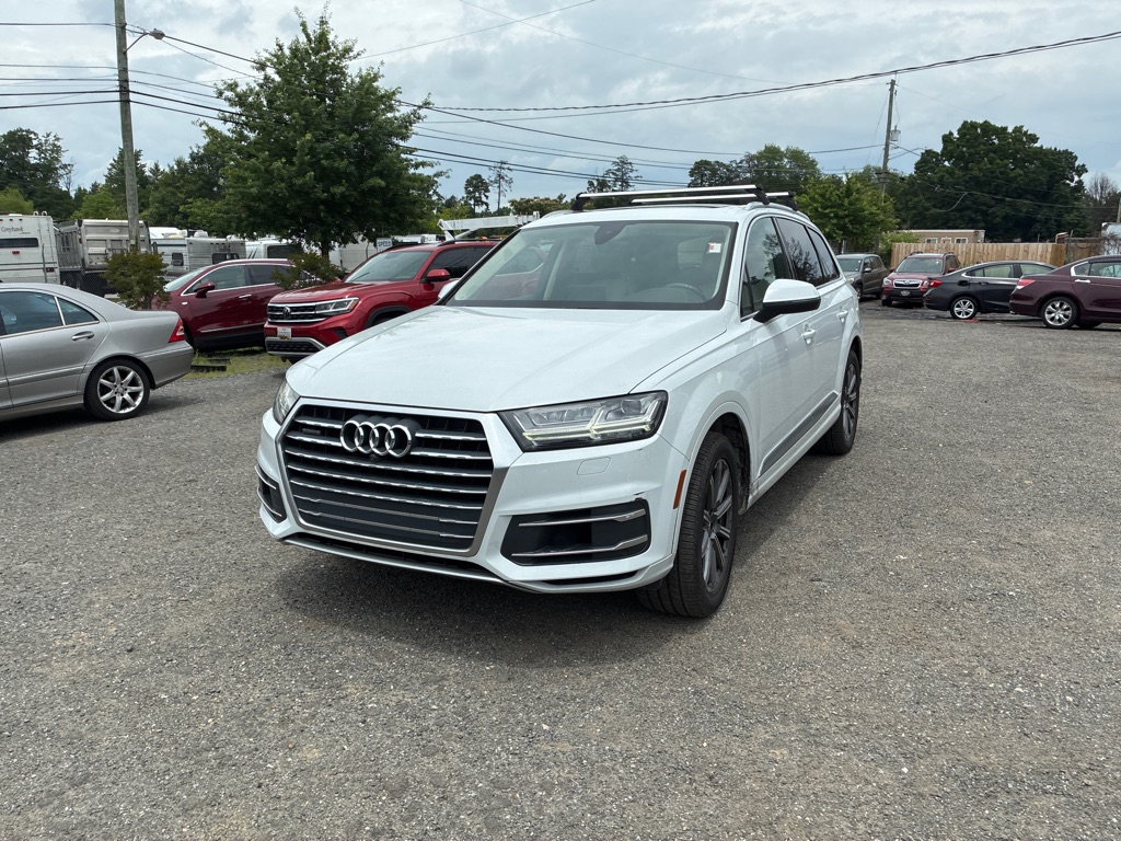 Photo 2 of this AUDI Q7