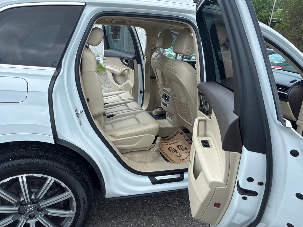 Photo 17 of this AUDI Q7