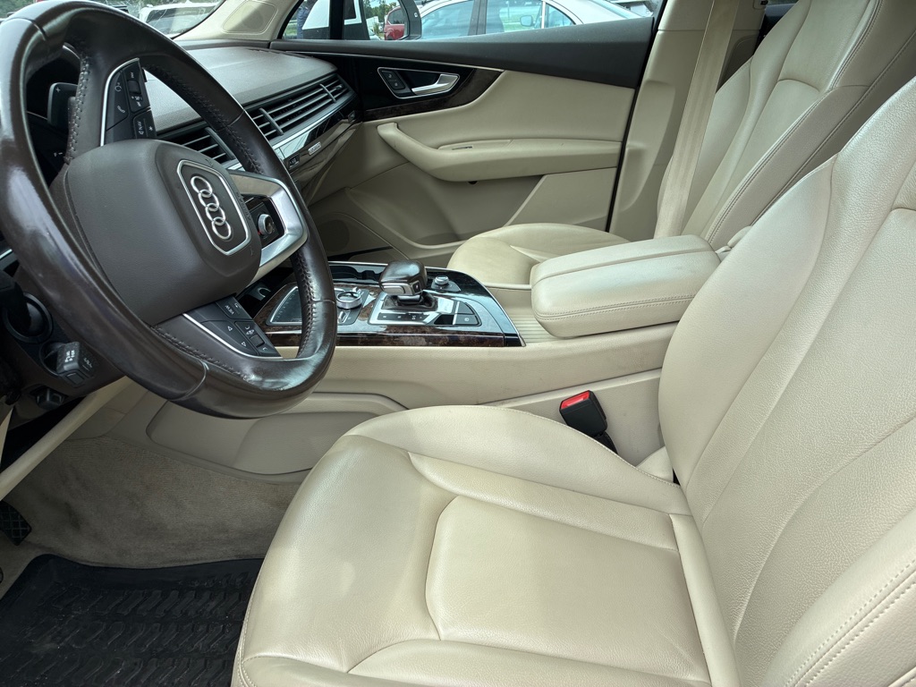 Photo 10 of this AUDI Q7