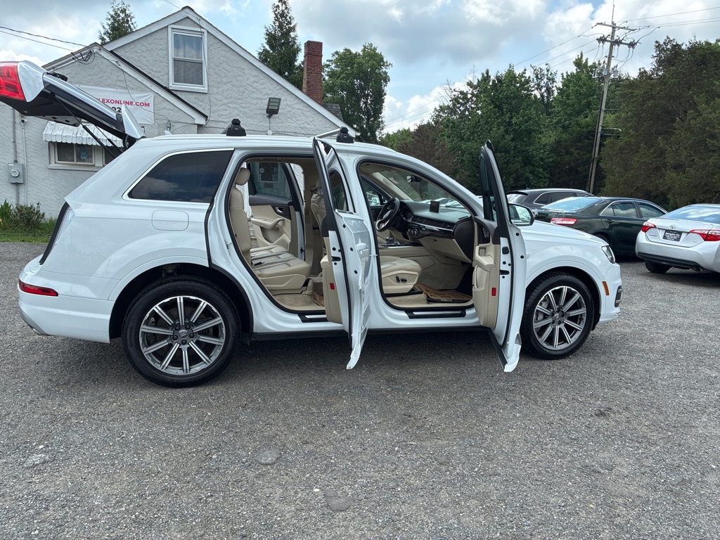 Photo 14 of this AUDI Q7