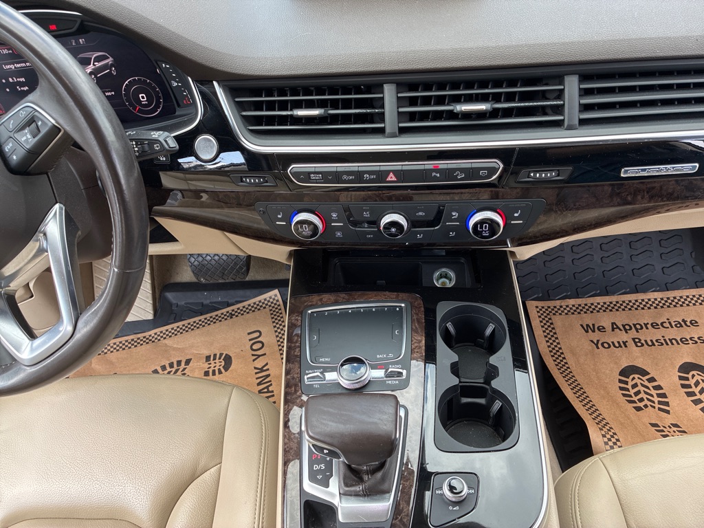 Photo 18 of this AUDI Q7