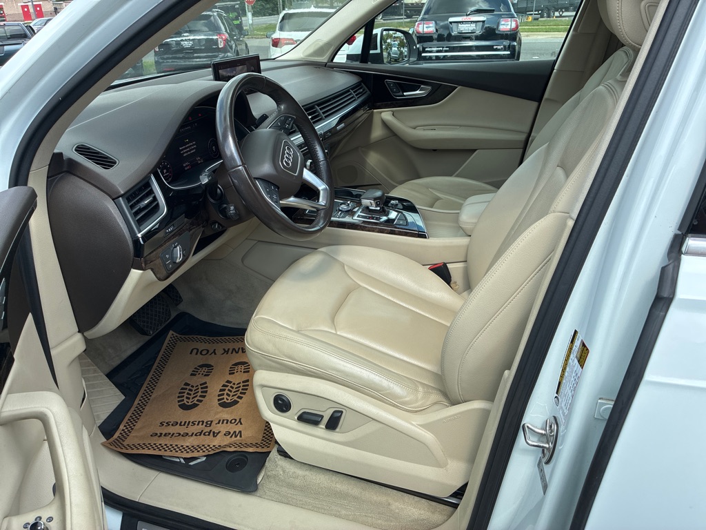 Photo 21 of this AUDI Q7