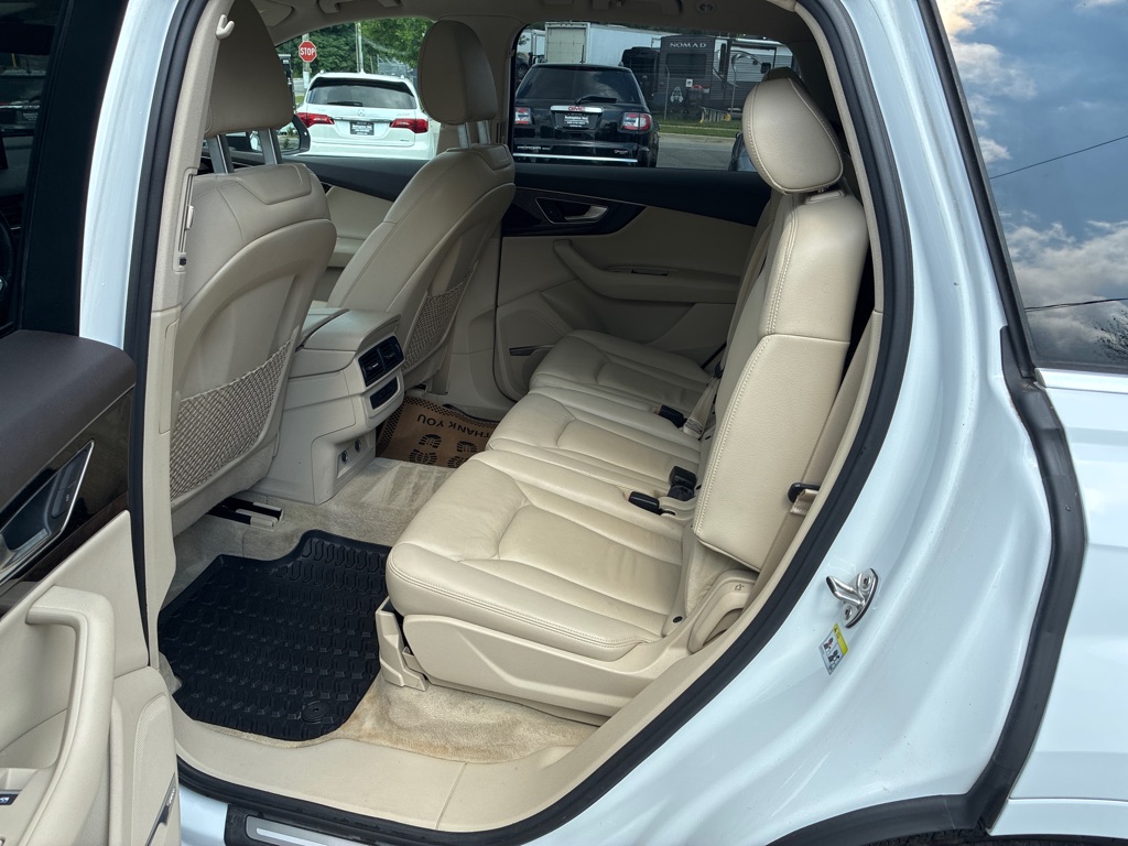Photo 20 of this AUDI Q7