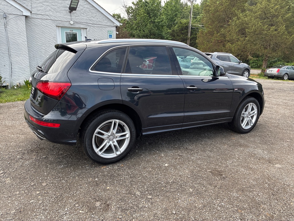 Photo 8 of this AUDI Q5