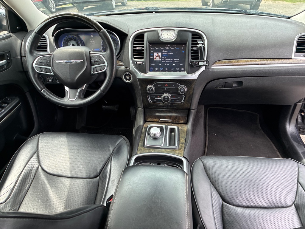 Photo 15 of this CHRYSLER 300