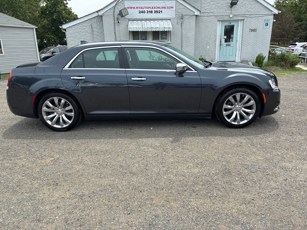 Photo 11 of this CHRYSLER 300