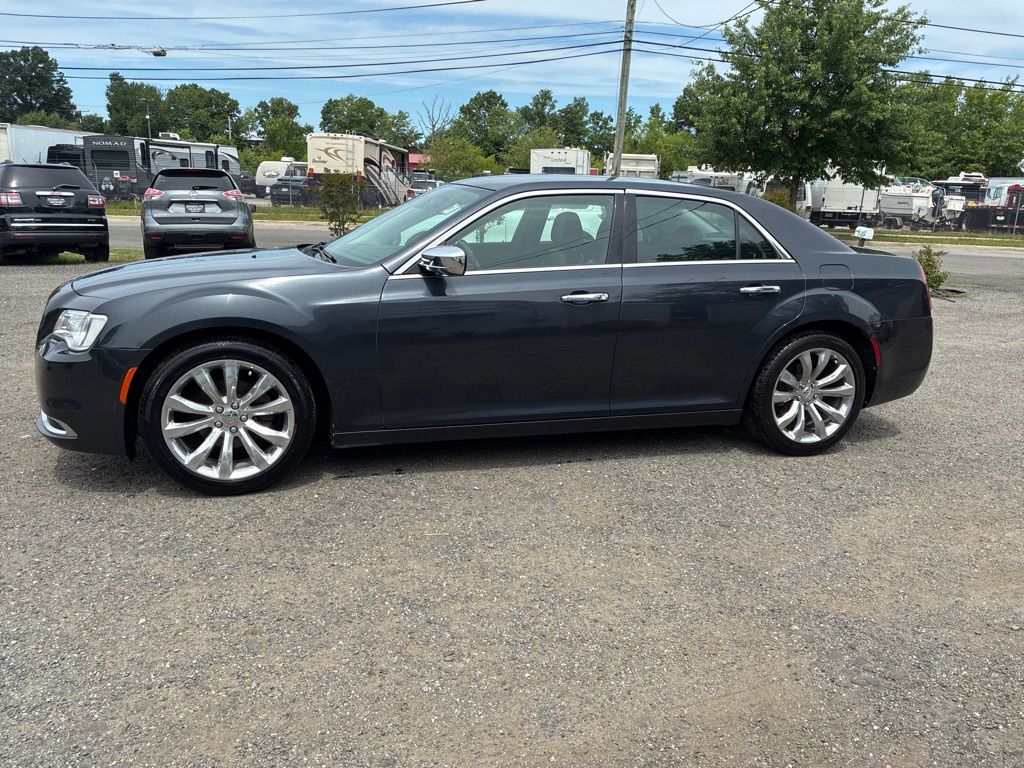 Photo 3 of this CHRYSLER 300