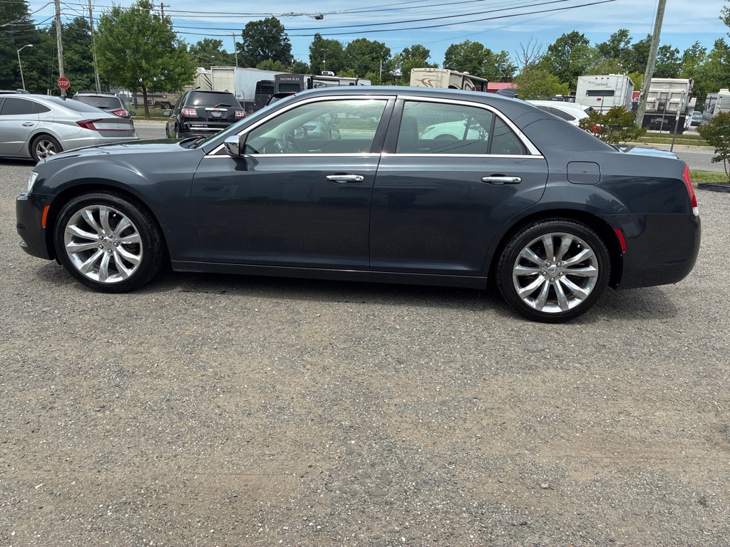 Photo 4 of this CHRYSLER 300