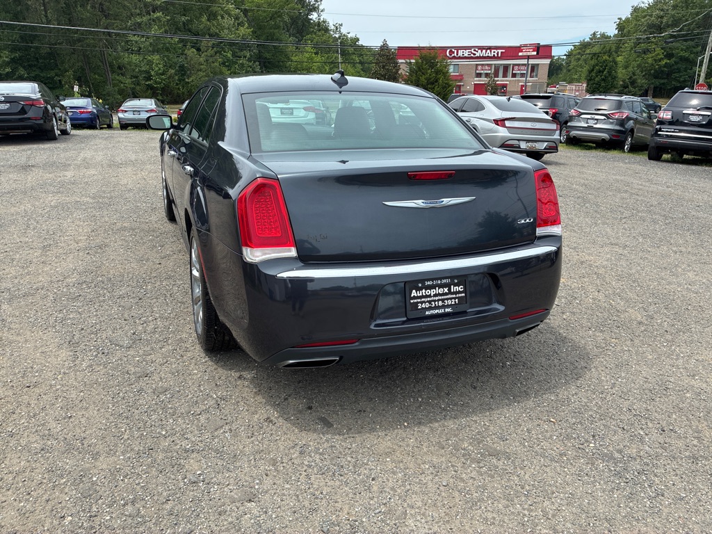 Photo 6 of this CHRYSLER 300