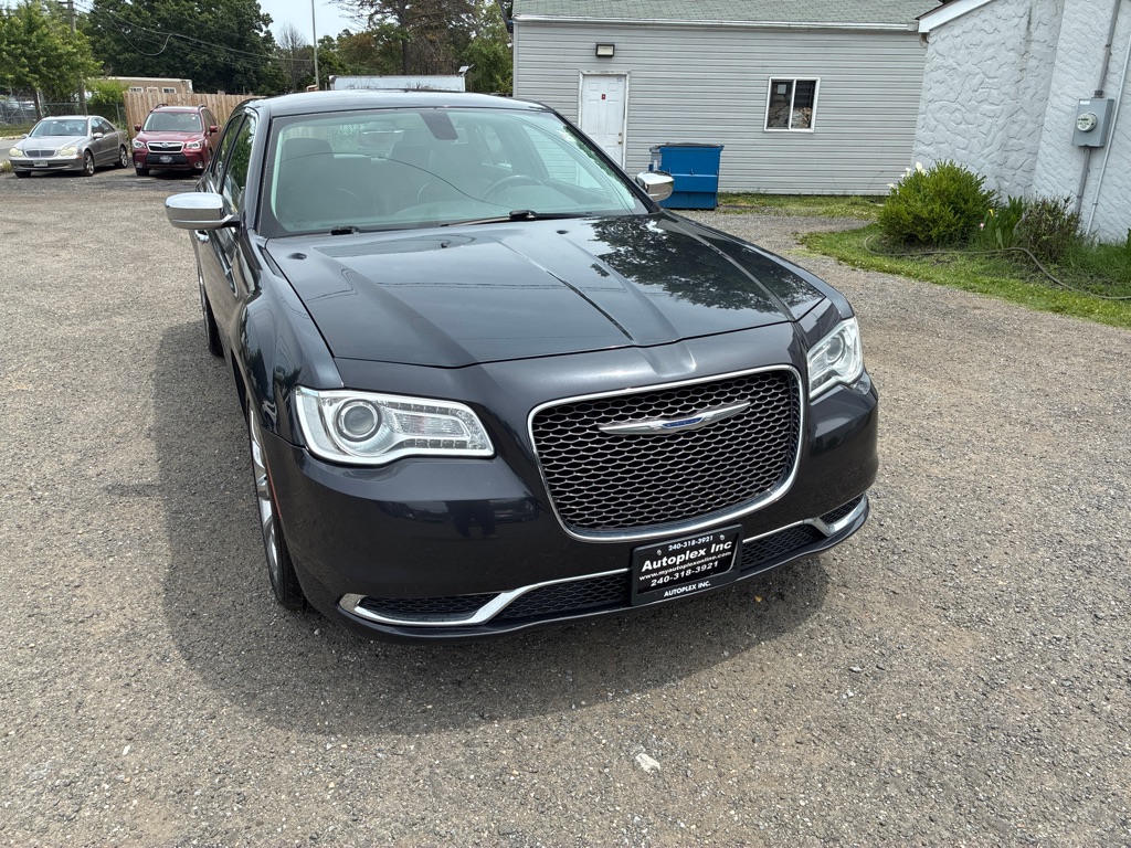 Photo 13 of this CHRYSLER 300