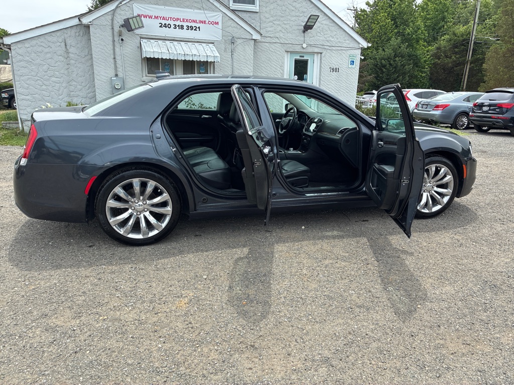 Photo 14 of this CHRYSLER 300