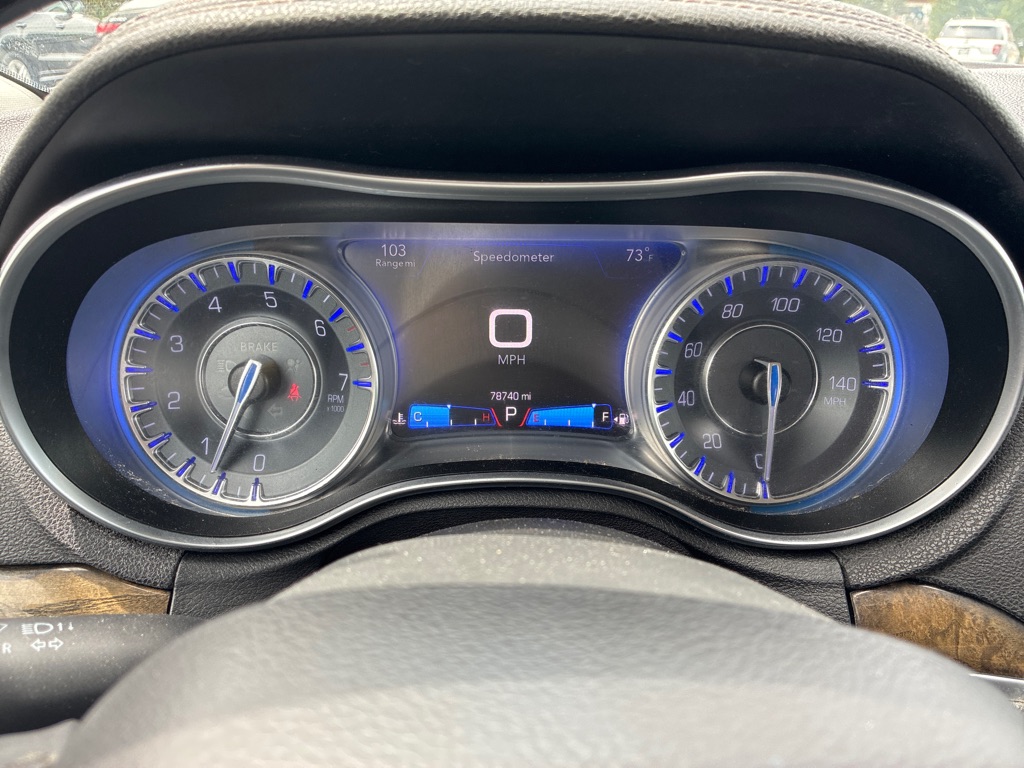 Photo 19 of this CHRYSLER 300