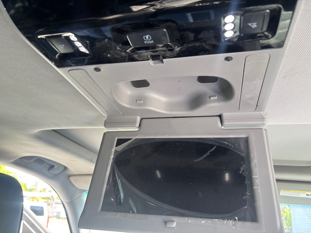 Photo 18 of this GMC YUKON XL