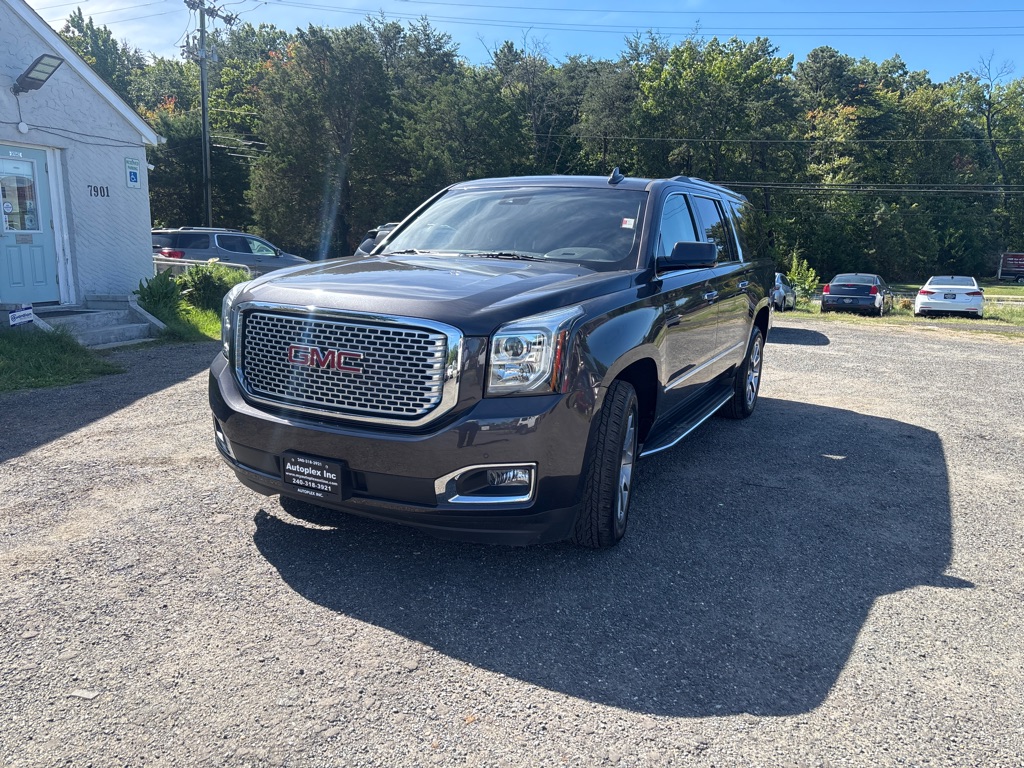 Photo 2 of this GMC YUKON XL