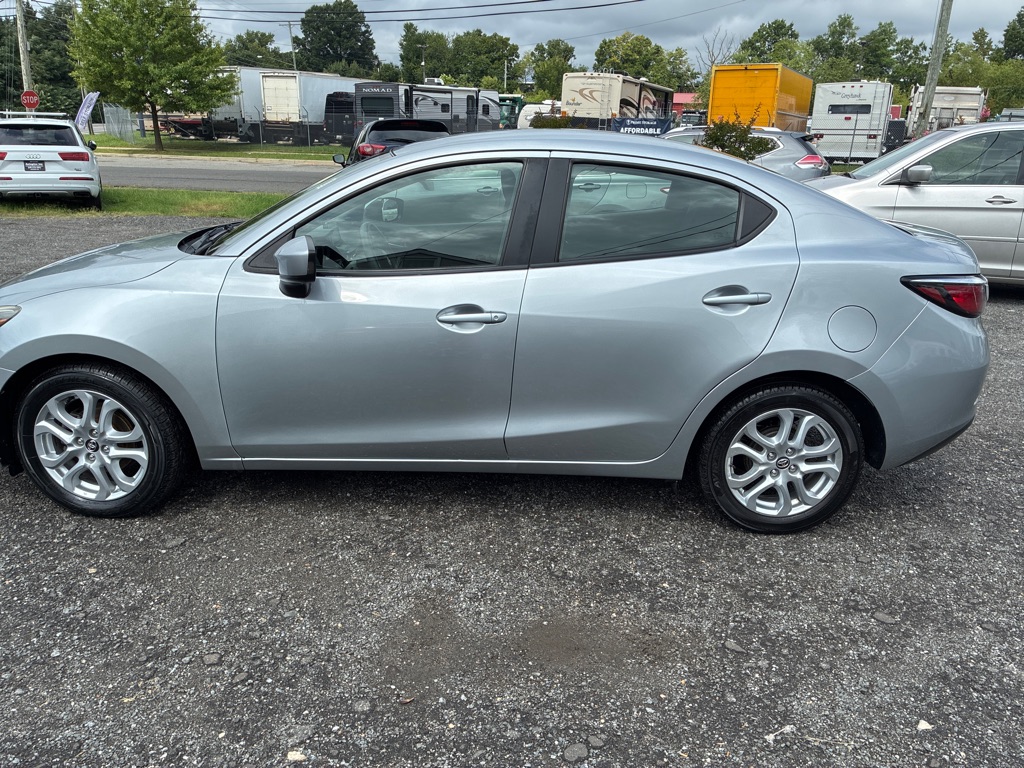 Photo 3 of this TOYOTA YARIS IA