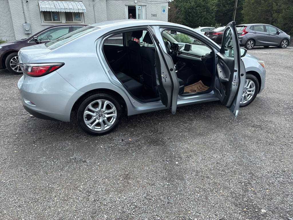 Photo 8 of this TOYOTA YARIS IA