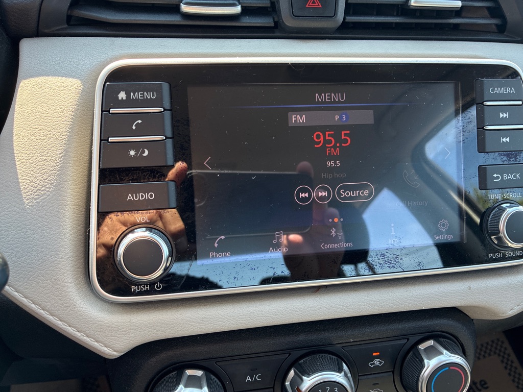 Photo 19 of this NISSAN VERSA