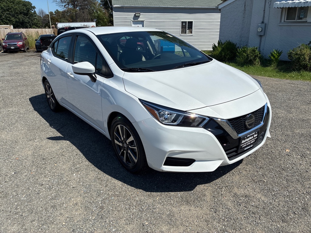Photo 11 of this NISSAN VERSA