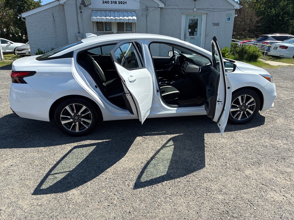 Photo 13 of this NISSAN VERSA