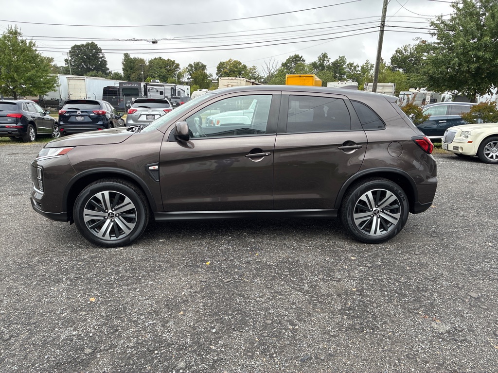 Photo 3 of this MITSUBISHI OUTLANDER SPORT