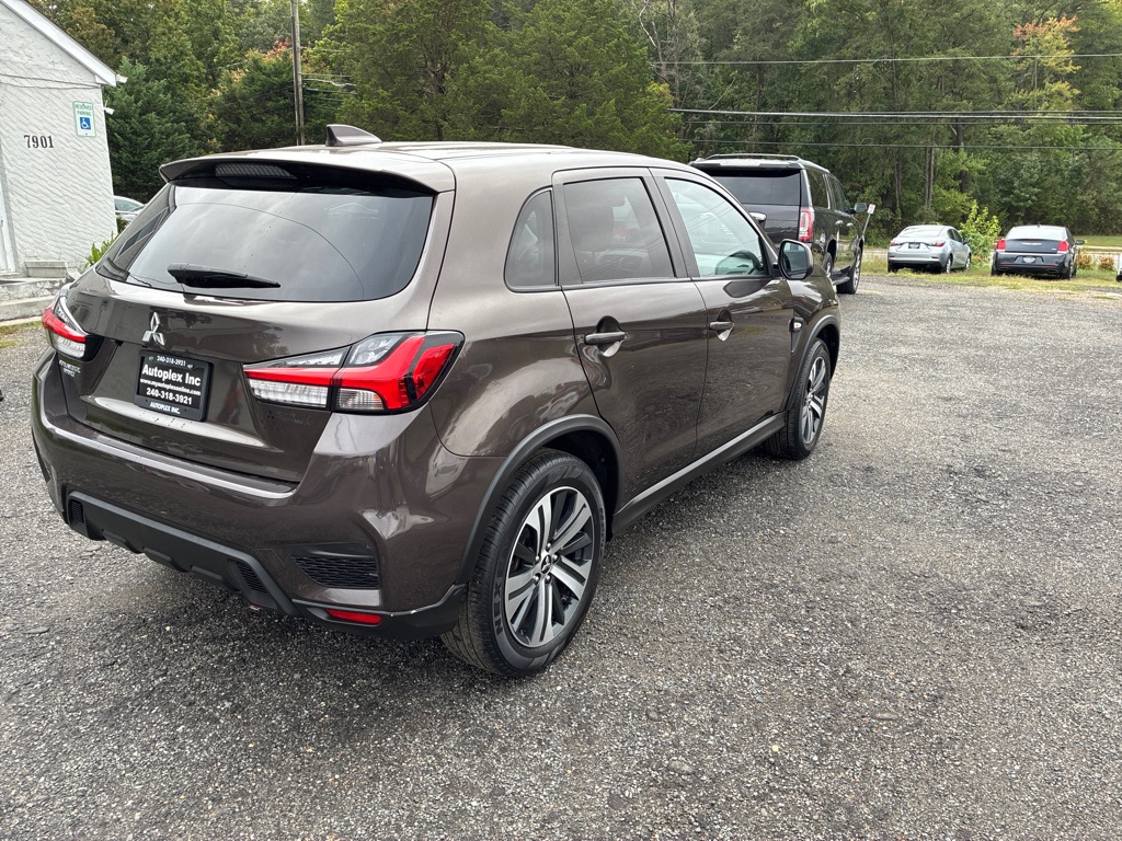 Photo 8 of this MITSUBISHI OUTLANDER SPORT
