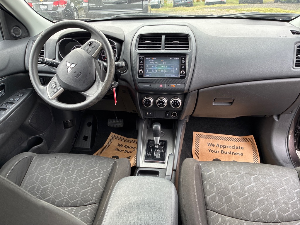 Photo 14 of this MITSUBISHI OUTLANDER SPORT