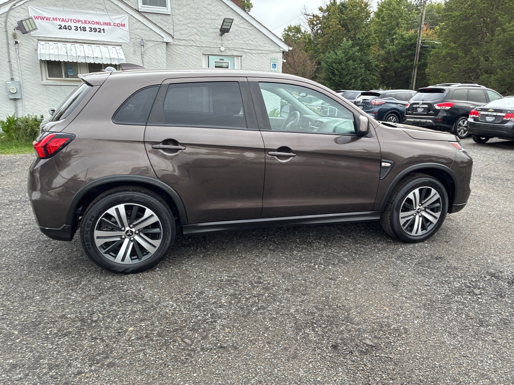 Photo 9 of this MITSUBISHI OUTLANDER SPORT