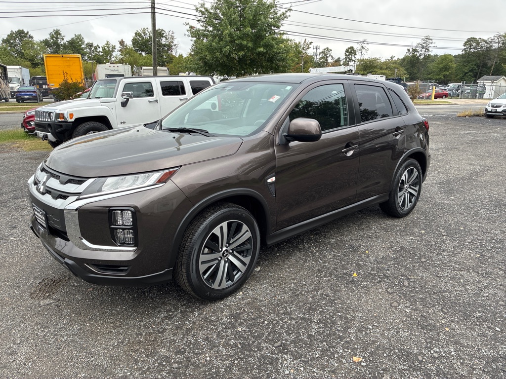 Photo 2 of this MITSUBISHI OUTLANDER SPORT