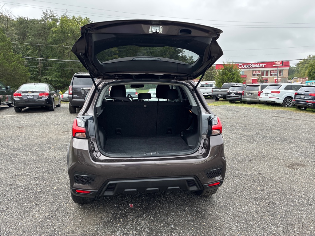 Photo 7 of this MITSUBISHI OUTLANDER SPORT