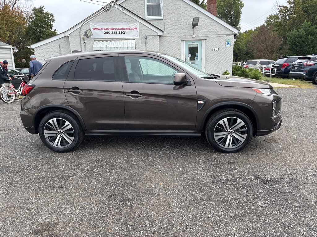 Photo 10 of this MITSUBISHI OUTLANDER SPORT